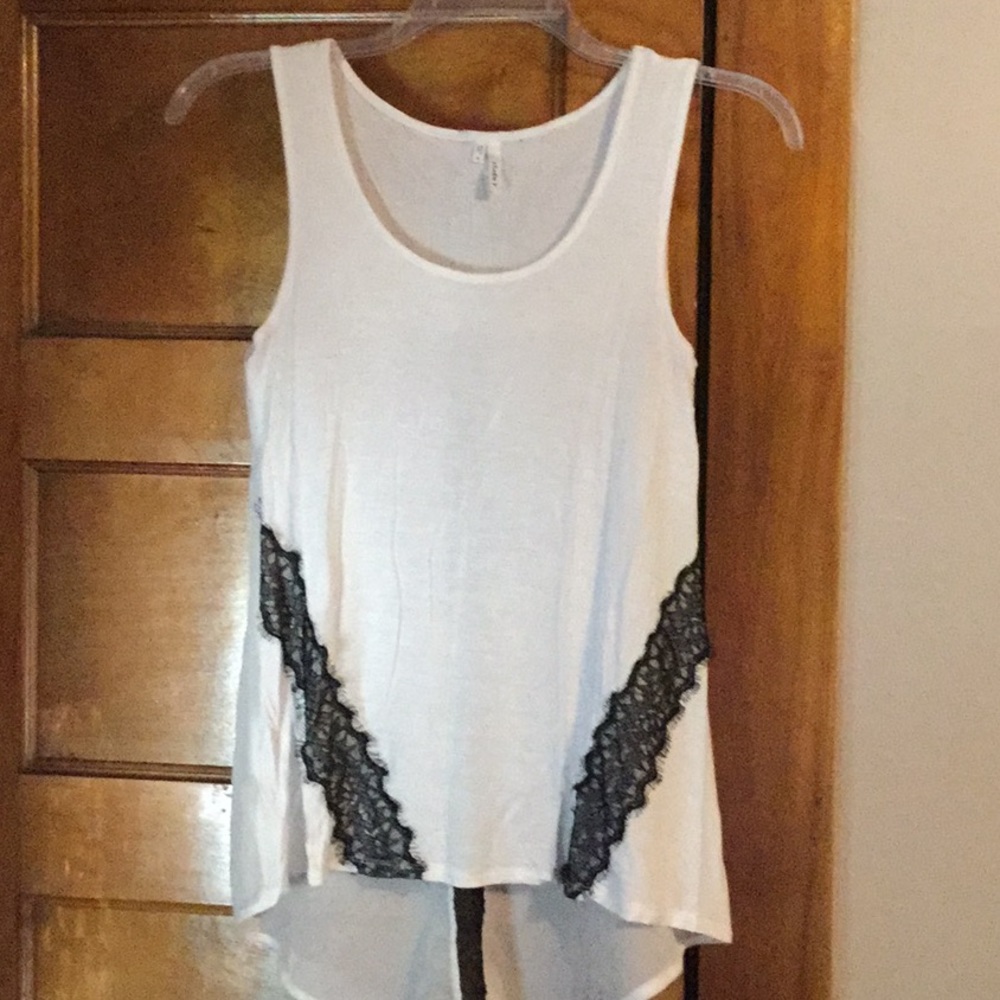 Hi-low tank top.      C012